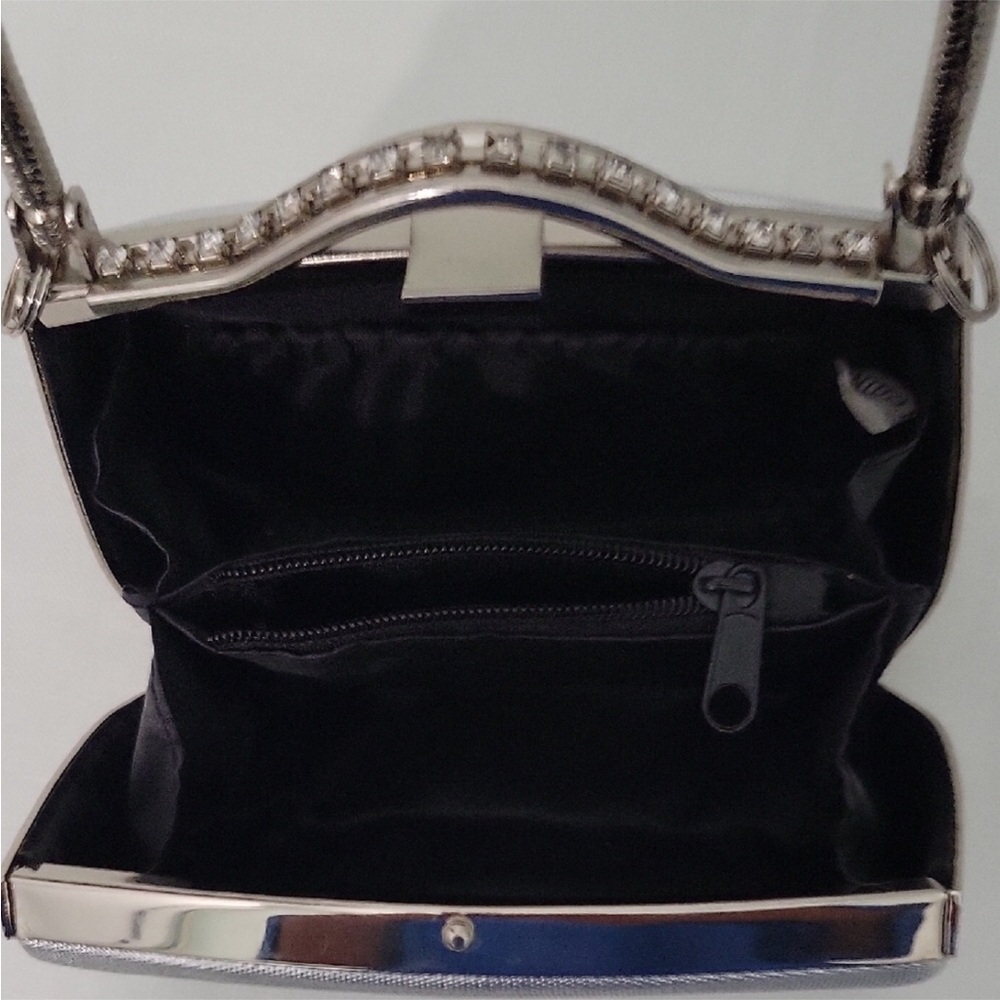 Women Elegant Silver Color Clutch - Picture 8 of 12